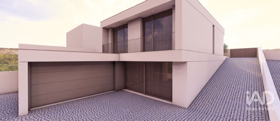 Moradia T3 em Freixo de Cima e de Baixo de 240 m²