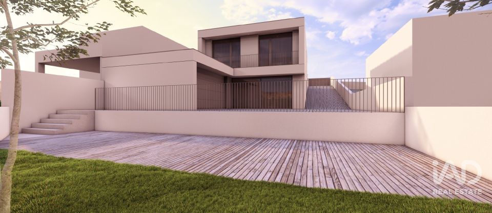 Moradia T3 em Freixo de Cima e de Baixo de 240 m²