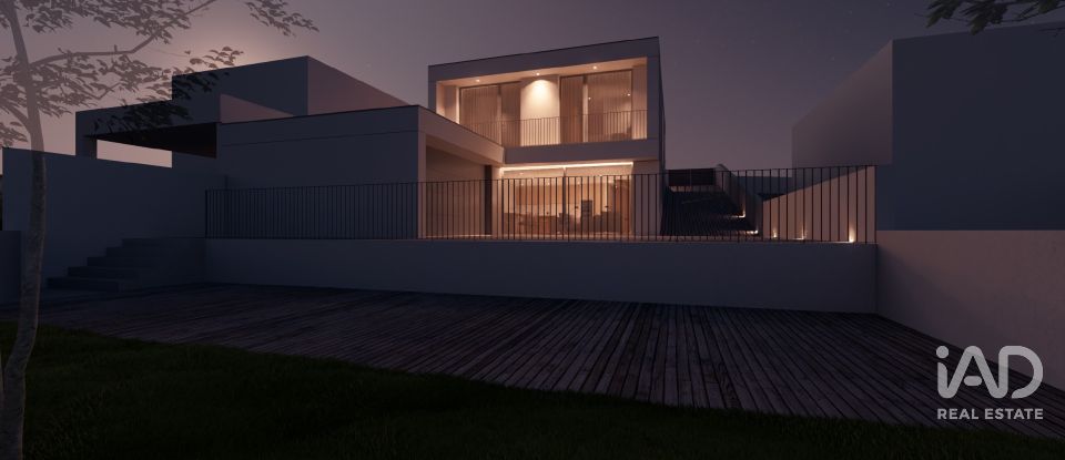 Moradia T3 em Freixo de Cima e de Baixo de 240 m²