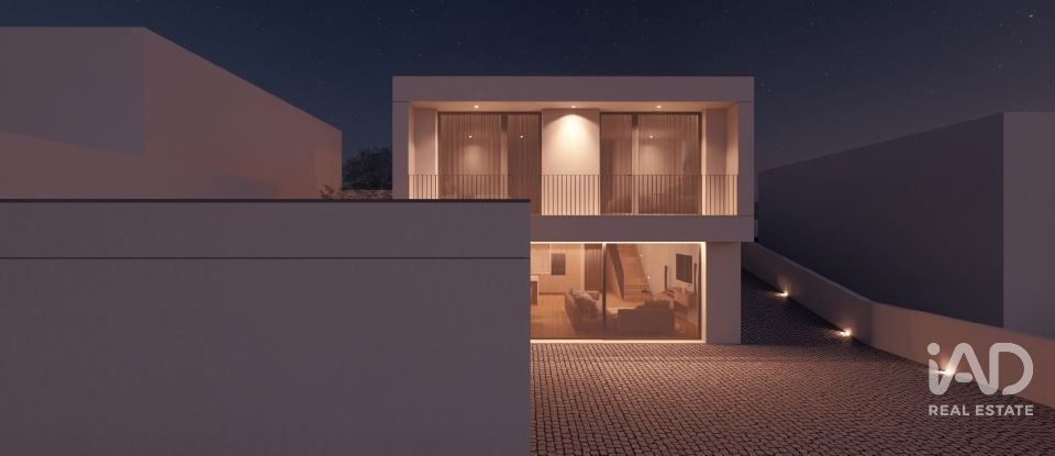 Moradia T3 em Freixo de Cima e de Baixo de 240 m²