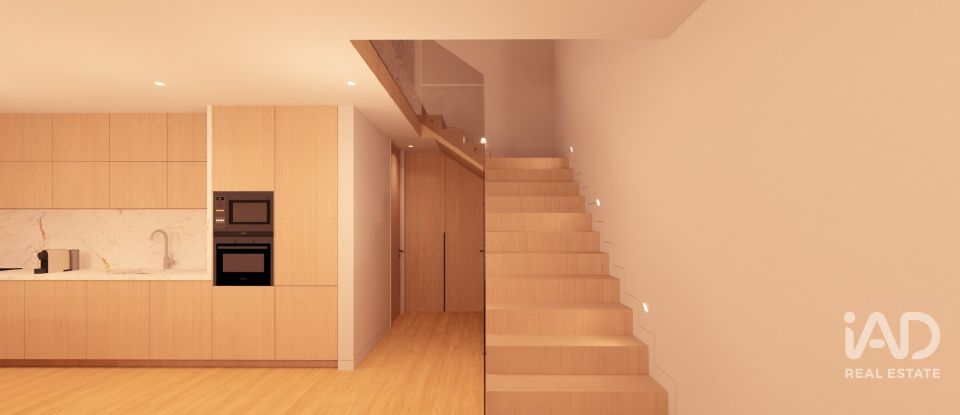 Moradia T3 em Freixo de Cima e de Baixo de 240 m²