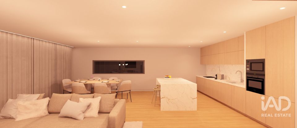 Moradia T3 em Freixo de Cima e de Baixo de 240 m²