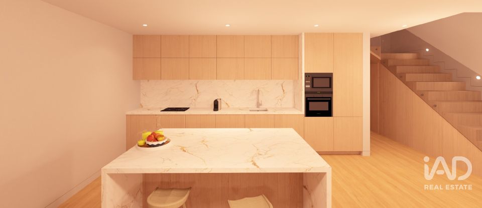 Moradia T3 em Freixo de Cima e de Baixo de 240 m²