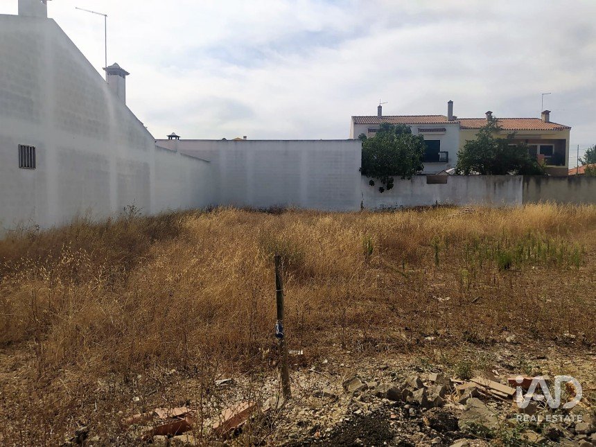 Terrain à Benfica do Ribatejo de 599 m²