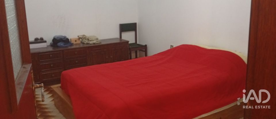 Casa com espaço comercial T2 em Paul de 190 m²