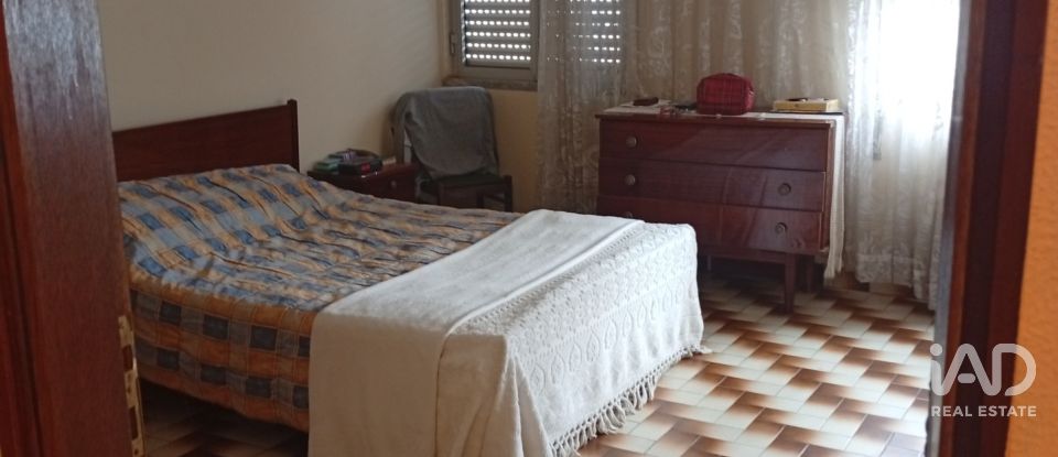 Casa com espaço comercial T2 em Paul de 190 m²