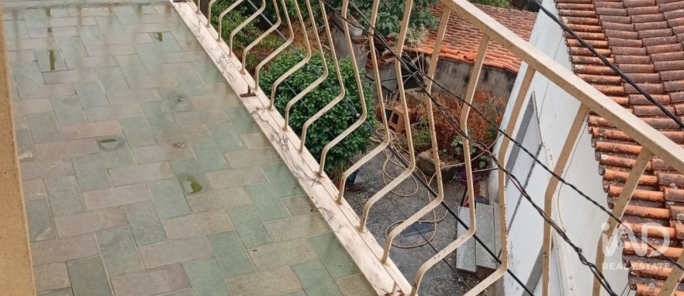 Casa com espaço comercial T2 em Paul de 190 m²