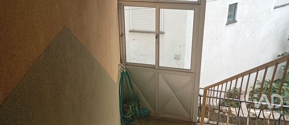 Casa com espaço comercial T2 em Paul de 190 m²