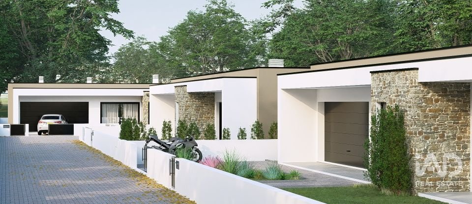 Moradia térrea T4 em Marrazes e Barosa de 306 m²