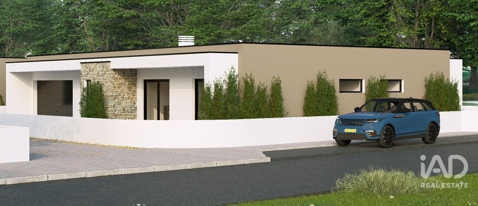 Moradia térrea T4 em Marrazes e Barosa de 306 m²