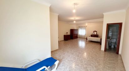 House T3 in Vila e Roussas of 207 m²