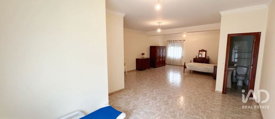 Moradia T3 em Vila e Roussas de 207 m²