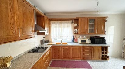 House T3 in Vila e Roussas of 207 m²