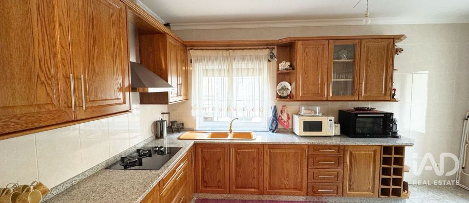 Moradia T3 em Vila e Roussas de 207 m²