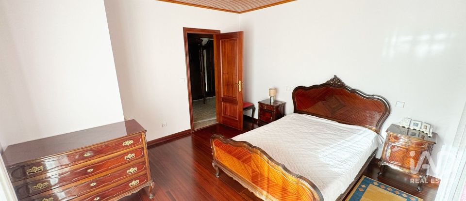 Moradia T3 em Vila e Roussas de 207 m²