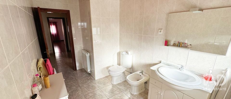 Moradia T3 em Vila e Roussas de 207 m²