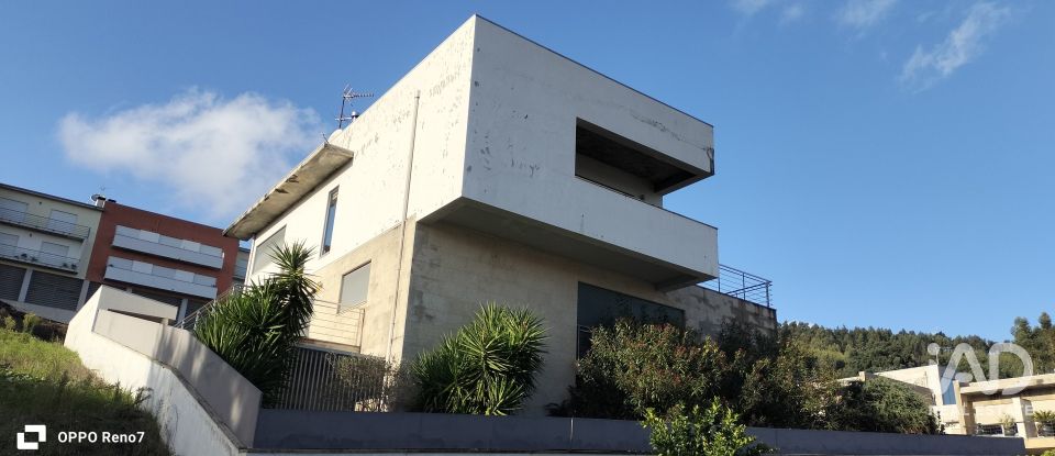 Moradia T3 em Louredo de 563 m²
