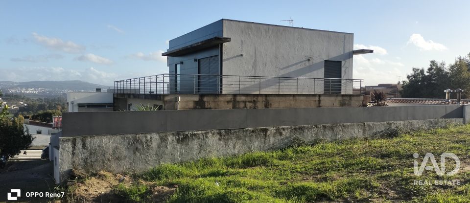 Moradia T3 em Louredo de 563 m²