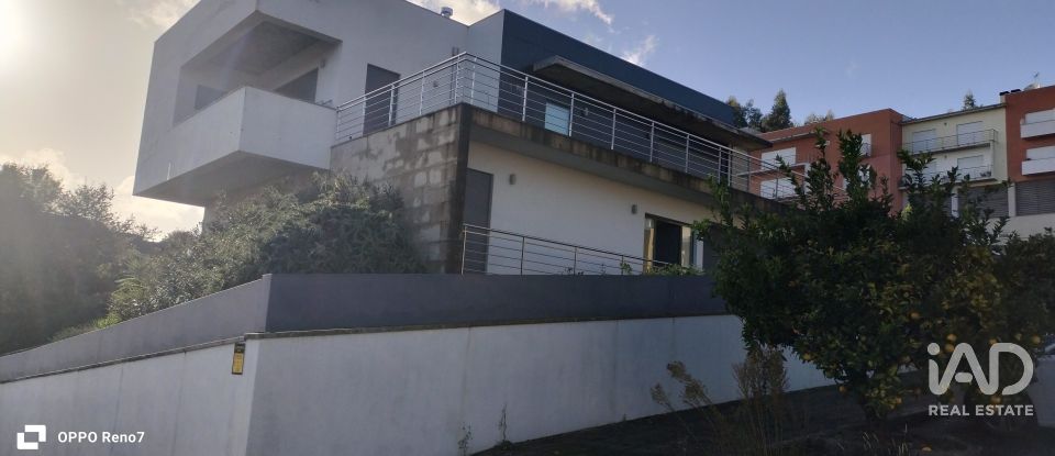 Moradia T3 em Louredo de 563 m²