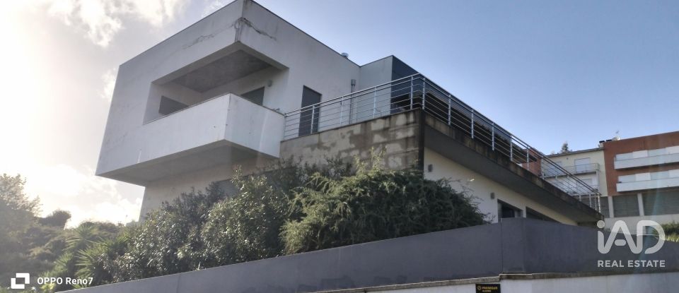 Moradia T3 em Louredo de 563 m²