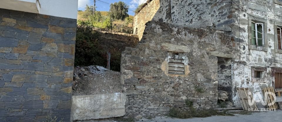 Terreno misto em Peso da Régua e Godim de 525 m²