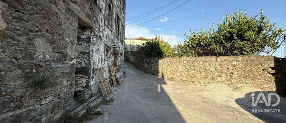 Terreno misto em Peso da Régua e Godim de 525 m²