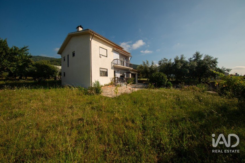 Casa de Campo T3 em Lousã e Vilarinho de 305 m²