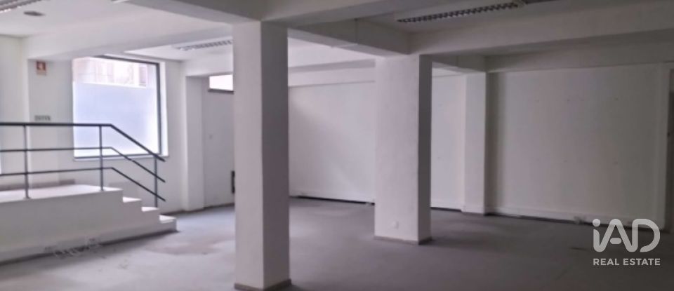 Loja / Estabelecimento Comercial em Torres Novas (Santa Maria, Salvador e Santiago) de 215 m²