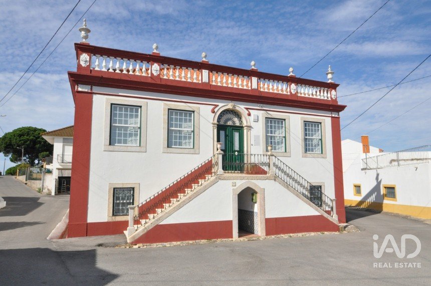 Moradia T8 em Turcifal de 215 m²