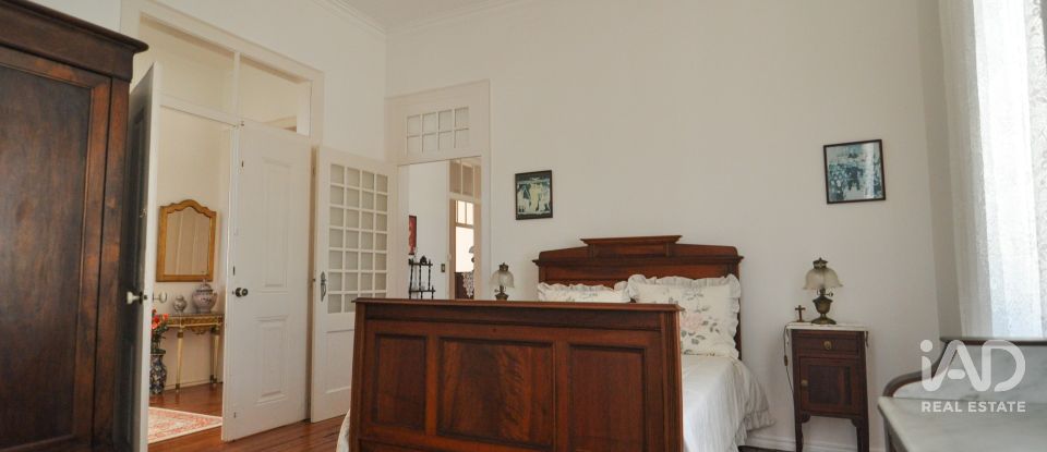 Moradia T8 em Turcifal de 215 m²