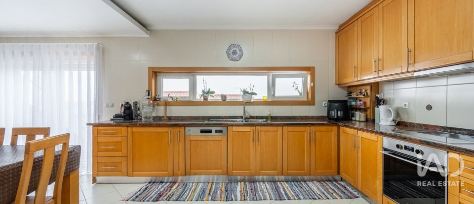 Casa / moradia T3 em Lobão, Gião, Louredo e Guisande de 192 m²