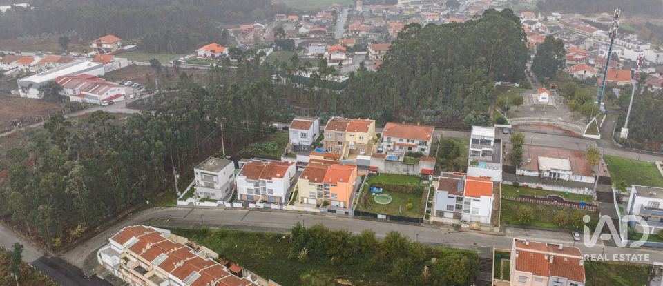 Casa / moradia T3 em Lobão, Gião, Louredo e Guisande de 192 m²