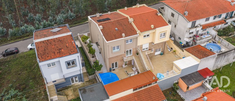 Casa / moradia T3 em Lobão, Gião, Louredo e Guisande de 192 m²