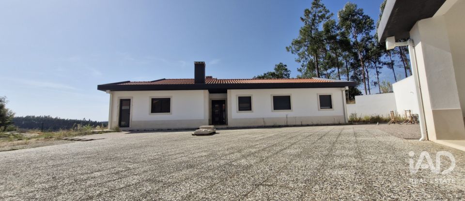 Moradia T4 em Rio Maior de 218 m²