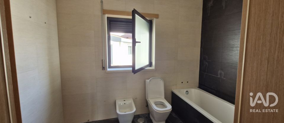 Moradia T4 em Rio Maior de 218 m²