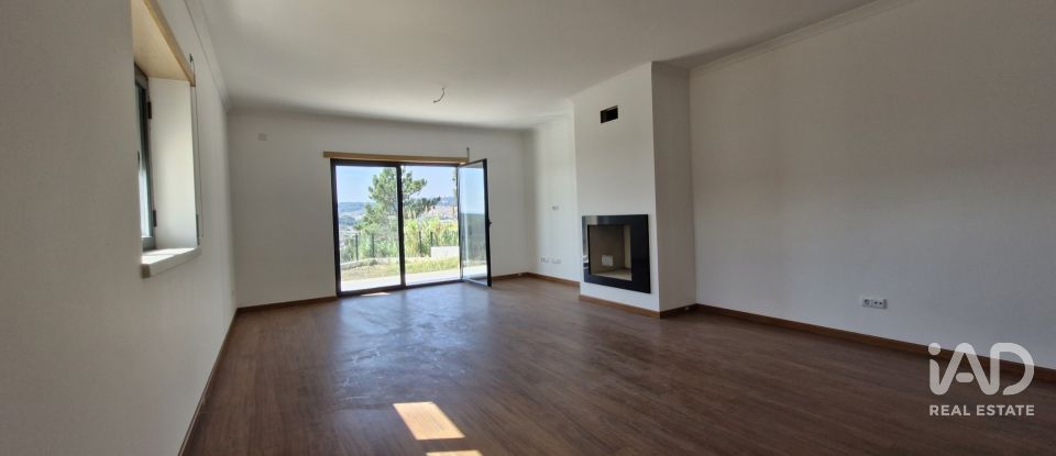 Moradia T4 em Rio Maior de 218 m²