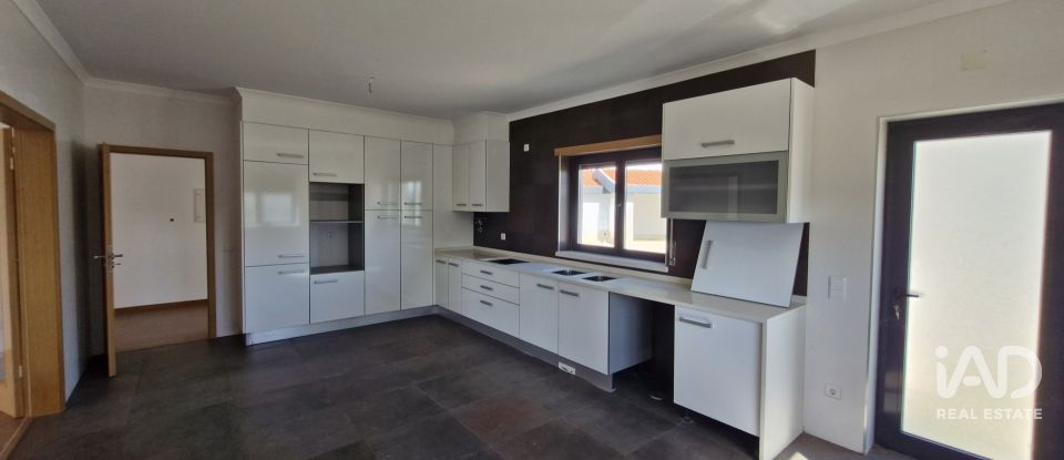 Moradia T4 em Rio Maior de 218 m²