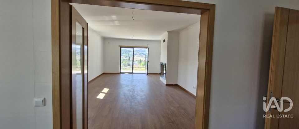 Moradia T4 em Rio Maior de 218 m²