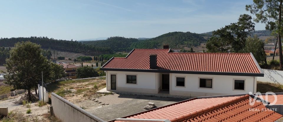 Moradia T4 em Rio Maior de 218 m²