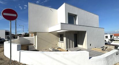 Corner home T4 in Charneca De Caparica E Sobreda of 142 m²