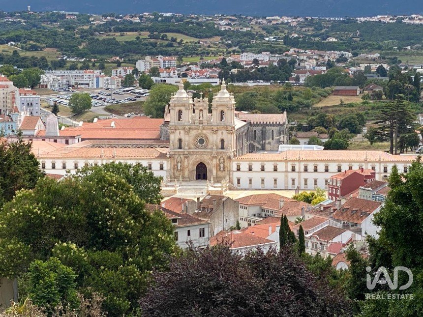 Terrain à Alcobaça e Vestiaria de 3 454 m²
