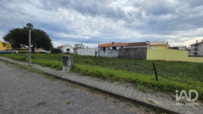 Terreno urbano em Ovar, São João, Arada e São Vicente de Pereira Jusã de 216 m²