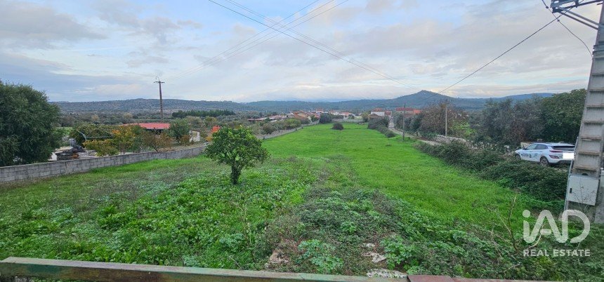 Terreno urbano em São Miguel, Santa Eufémia e Rabaçal de 1 408 m²