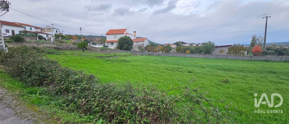 Terreno urbano em São Miguel, Santa Eufémia e Rabaçal de 1 408 m²