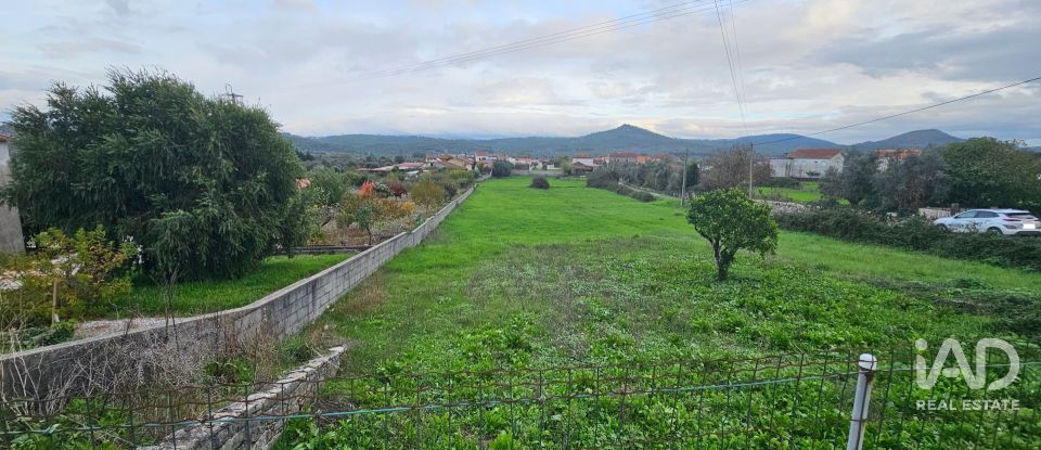 Terreno urbano em São Miguel, Santa Eufémia e Rabaçal de 1 408 m²