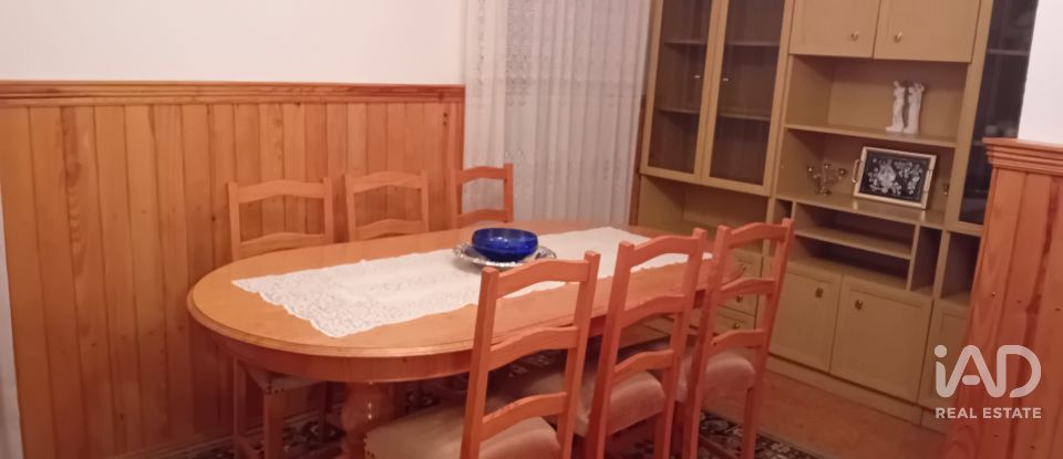 Moradia T2 em Lagoaça e Fornos de 135 m²