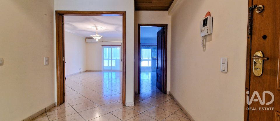 Apartamento T3 em Quelfes de 145 m²