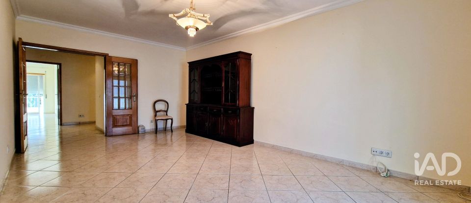 Apartamento T3 em Quelfes de 145 m²