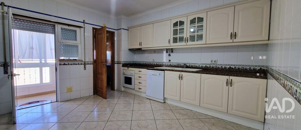 Apartamento T3 em Quelfes de 145 m²