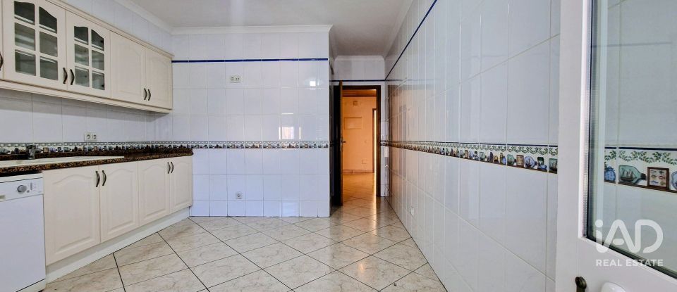 Apartamento T3 em Quelfes de 145 m²